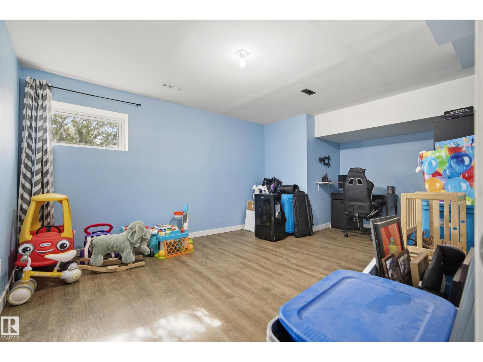 18024 73 Av Nw Property Photo 24