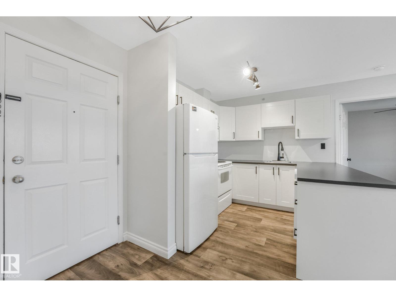 #408 4310 33 St Property Photo 11