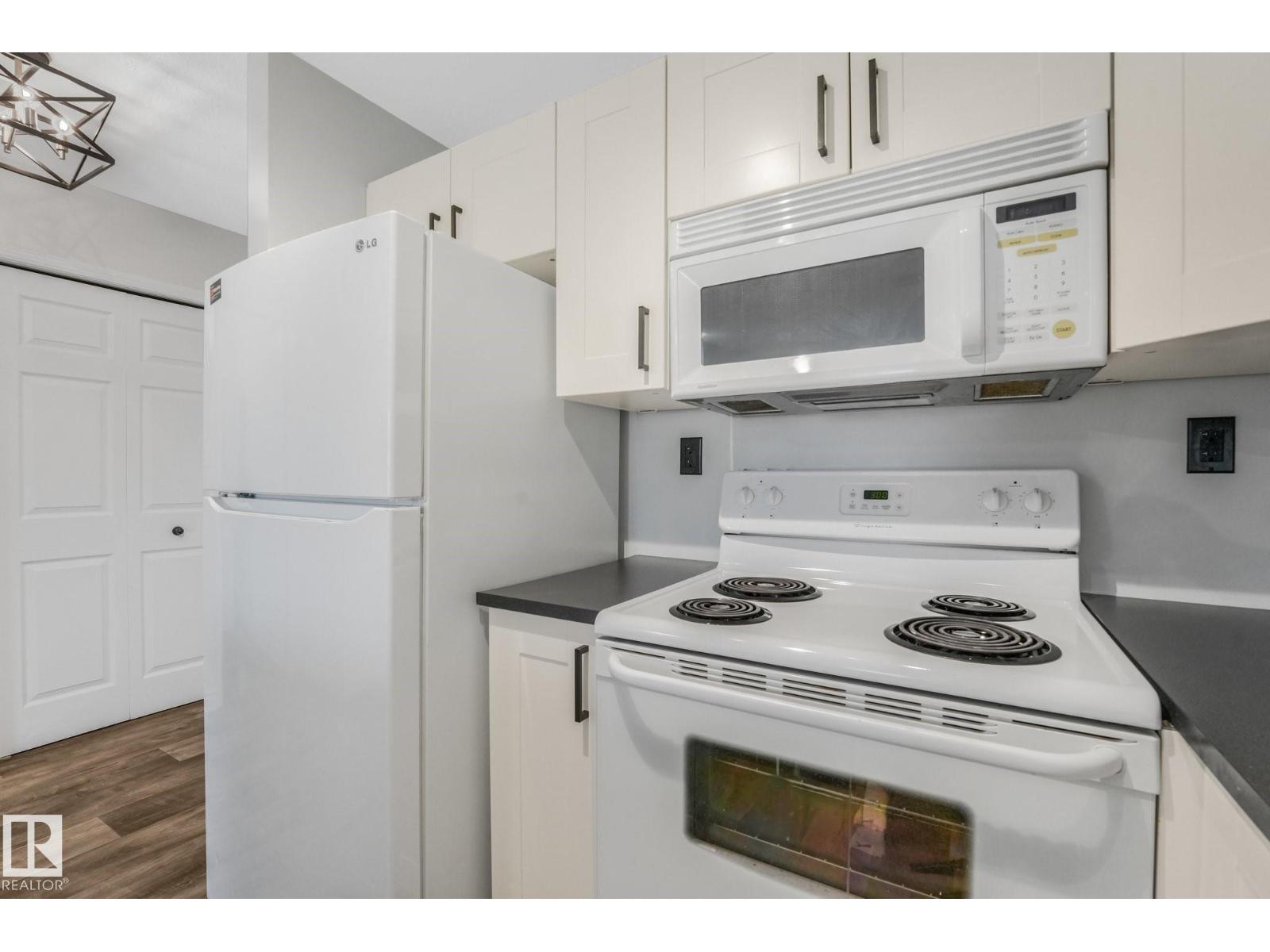 #408 4310 33 St Property Photo 13