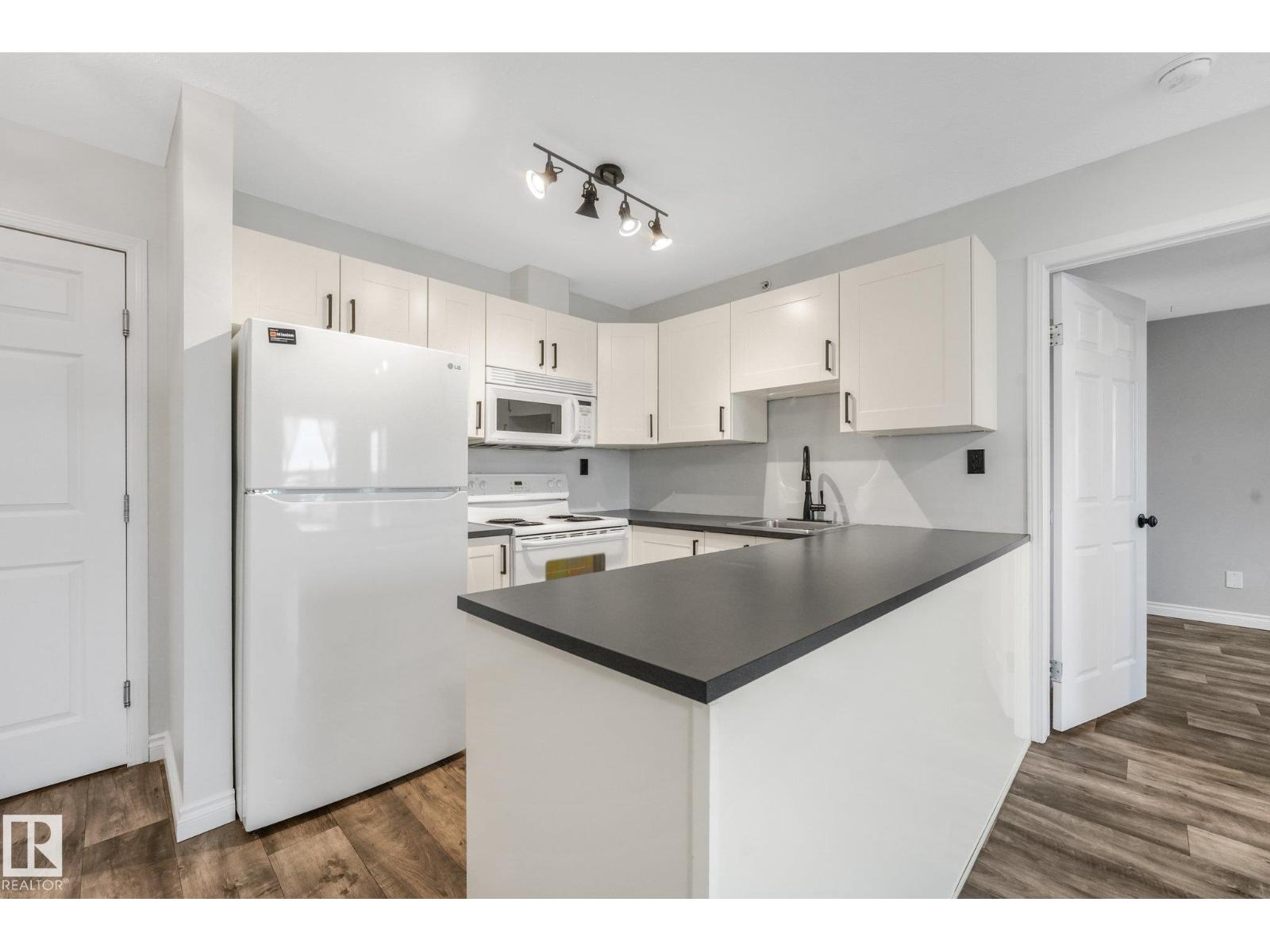 #408 4310 33 St Property Photo 14
