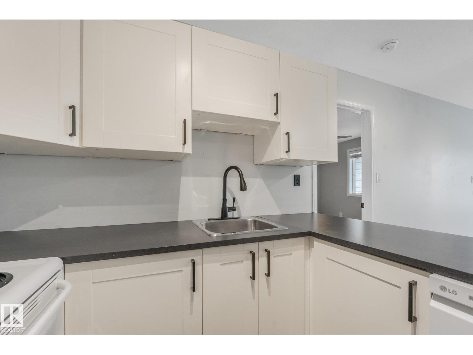 #408 4310 33 St Property Photo 15