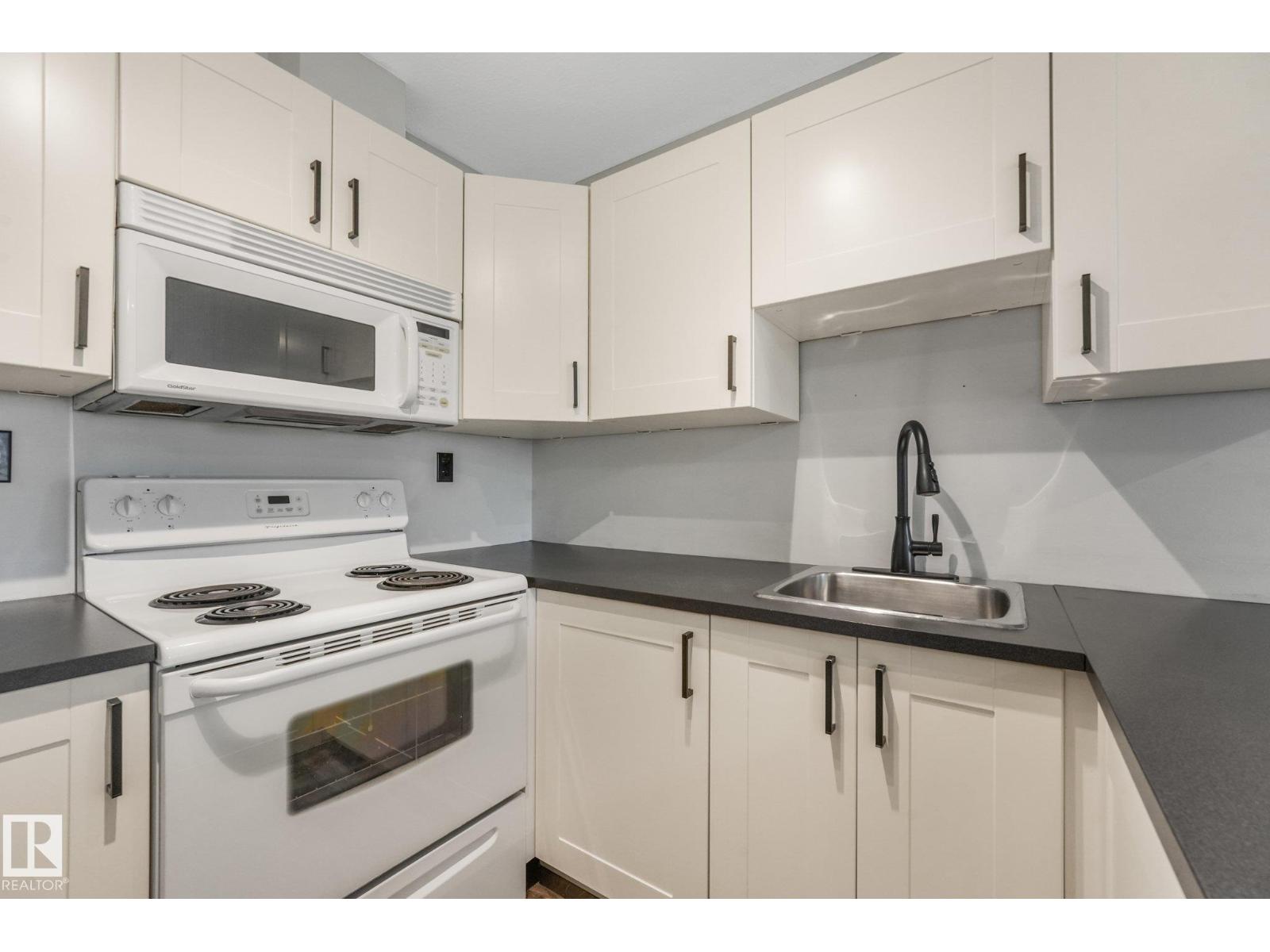 #408 4310 33 St Property Photo 16