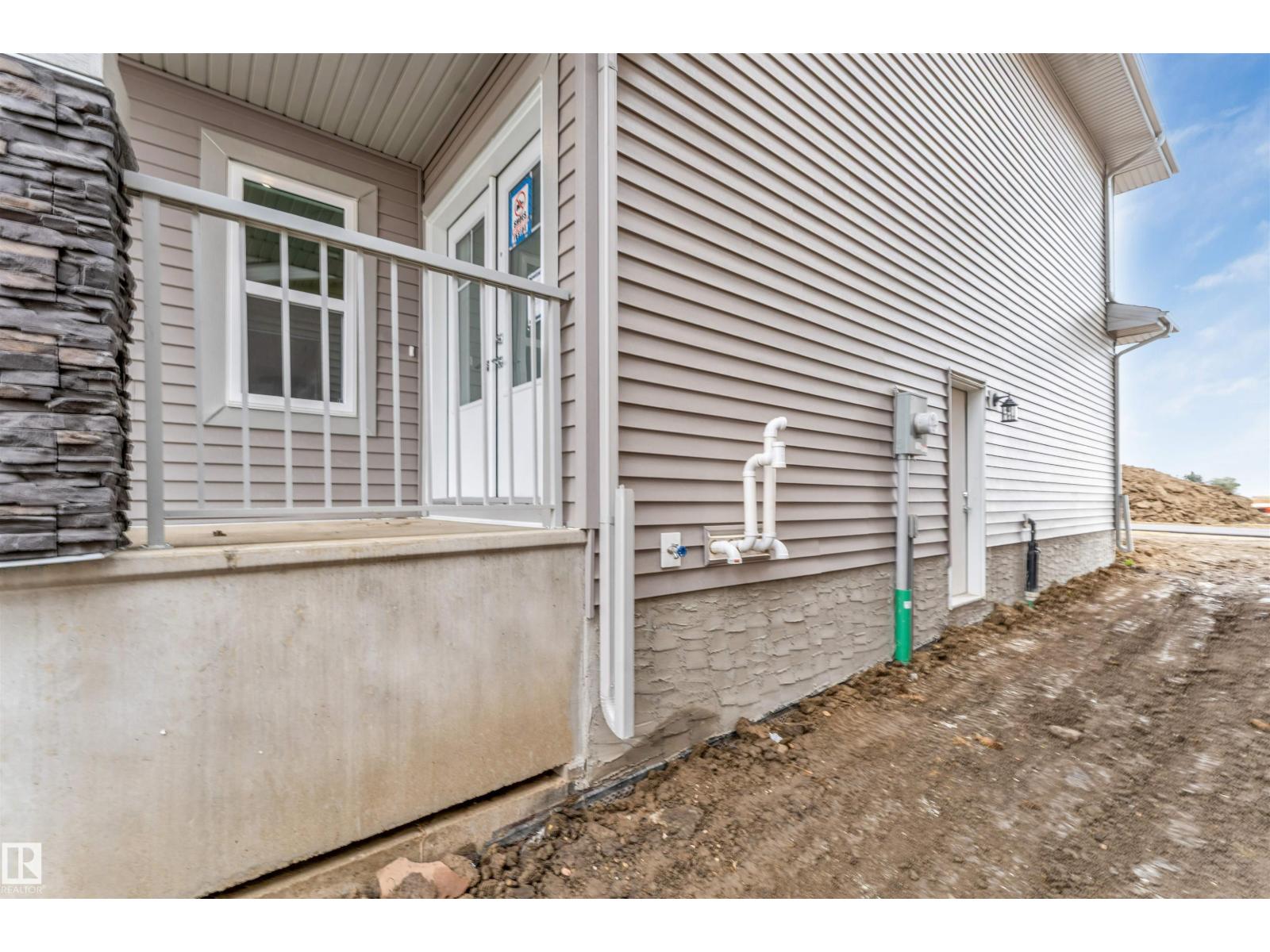 3803 38 Av Property Photo 9