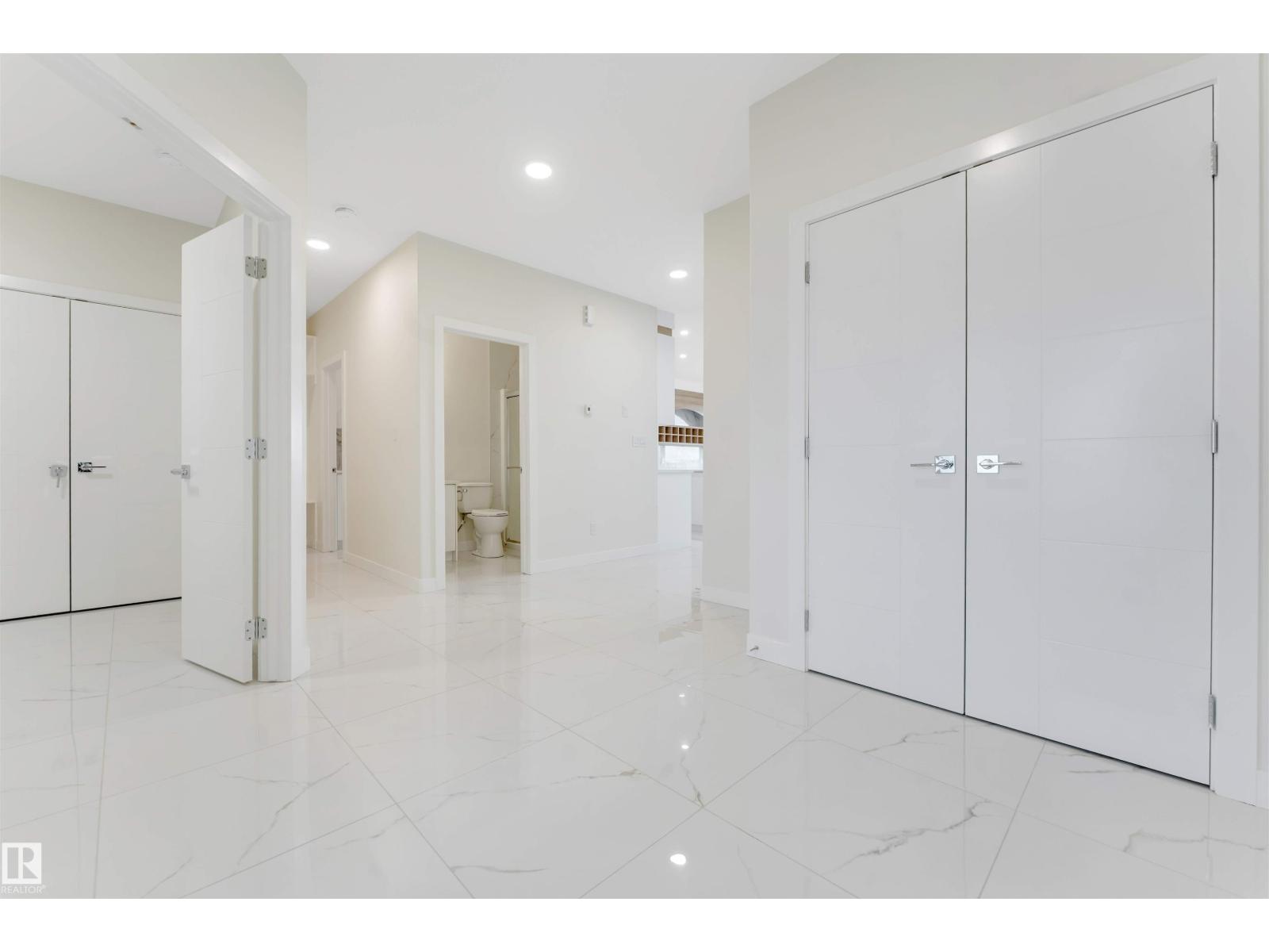 3803 38 Av Property Photo 11