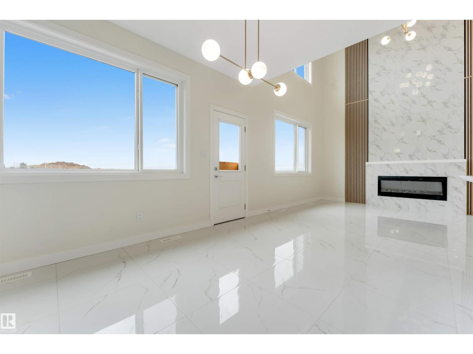3803 38 Av Property Photo 17