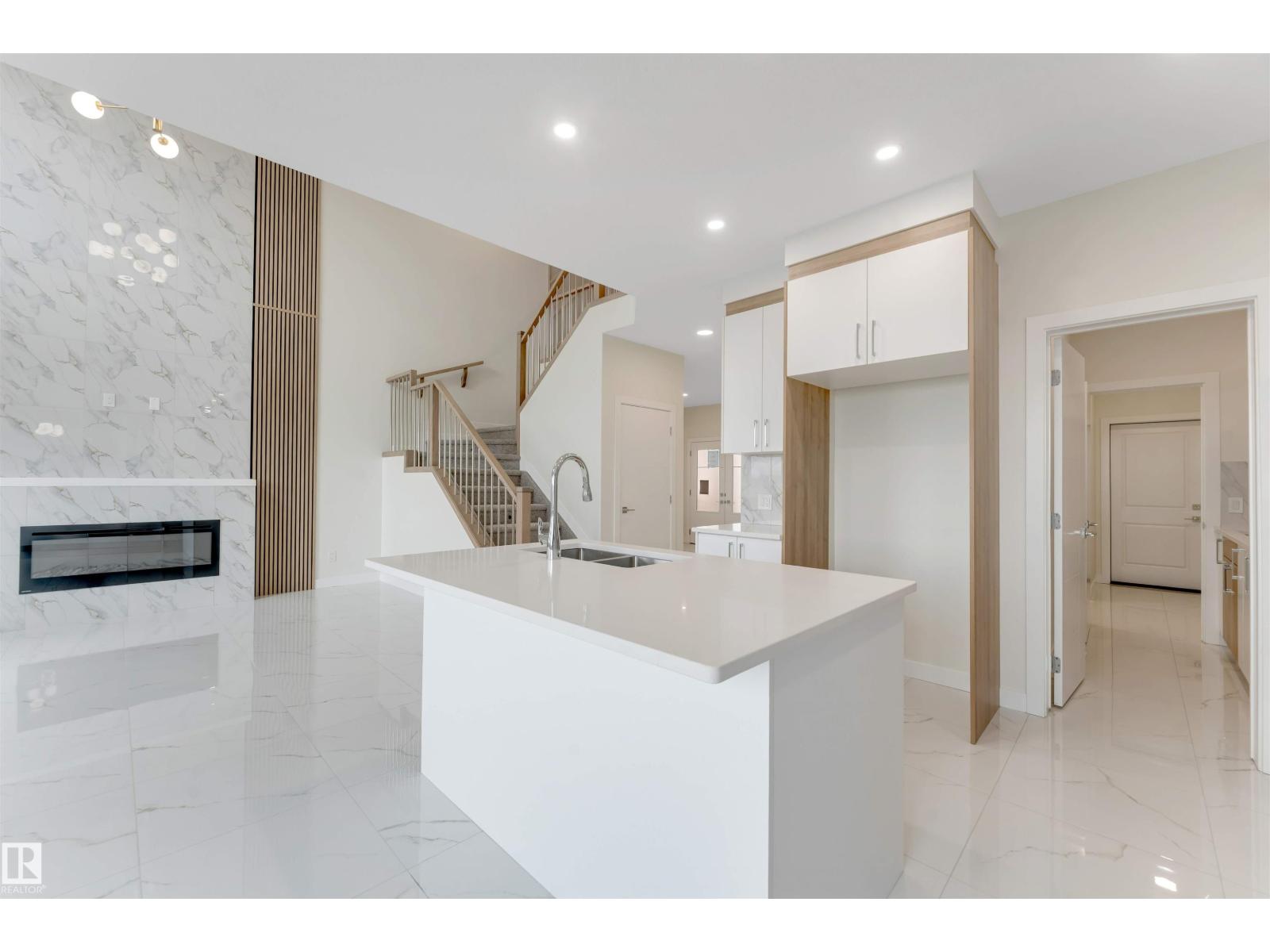 3803 38 Av Property Photo 21
