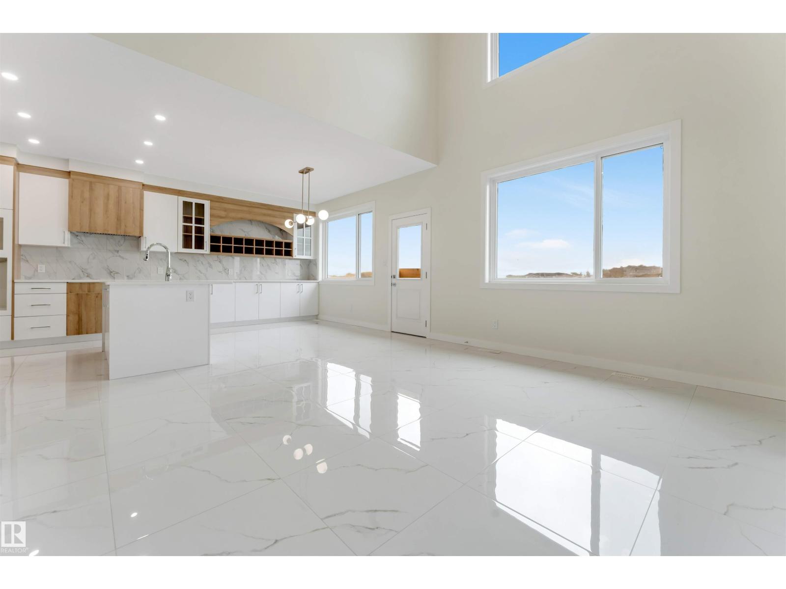 3803 38 Av Property Photo 23
