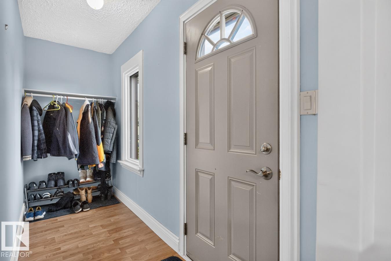 6 Mont Clare Pl Property Photo 3