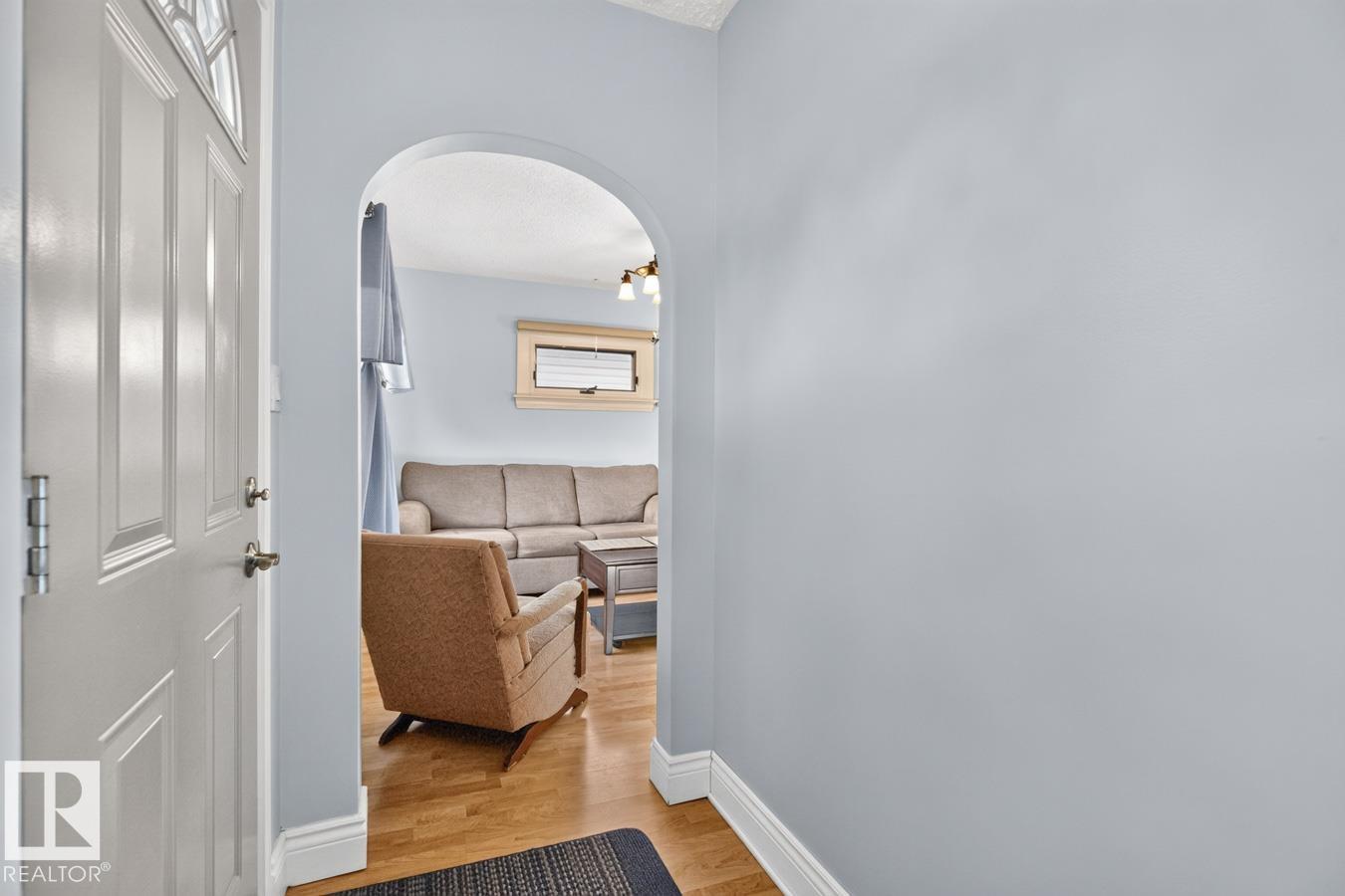 6 Mont Clare Pl Property Photo 4