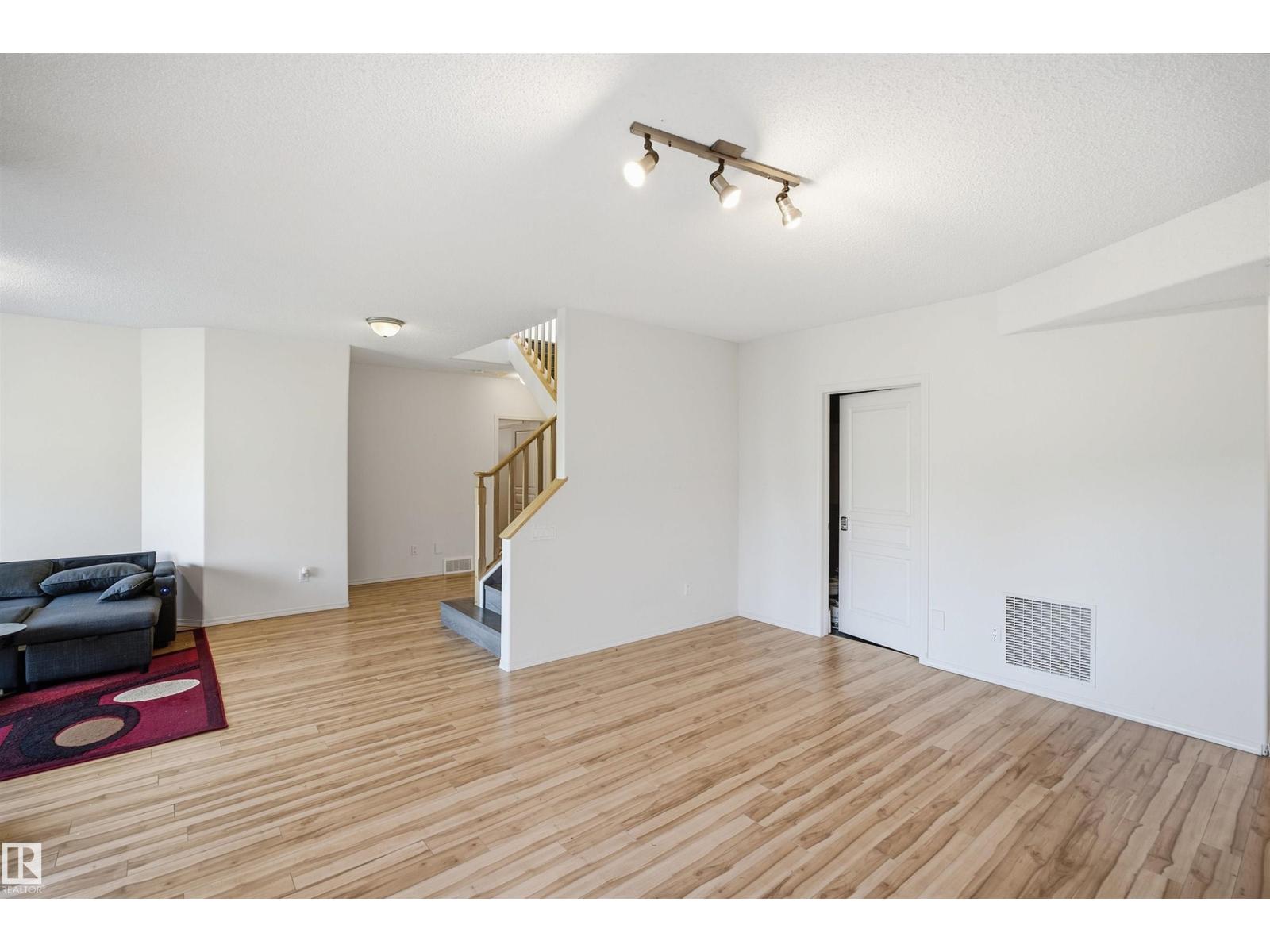 4615 17 St Sw Property Photo 32