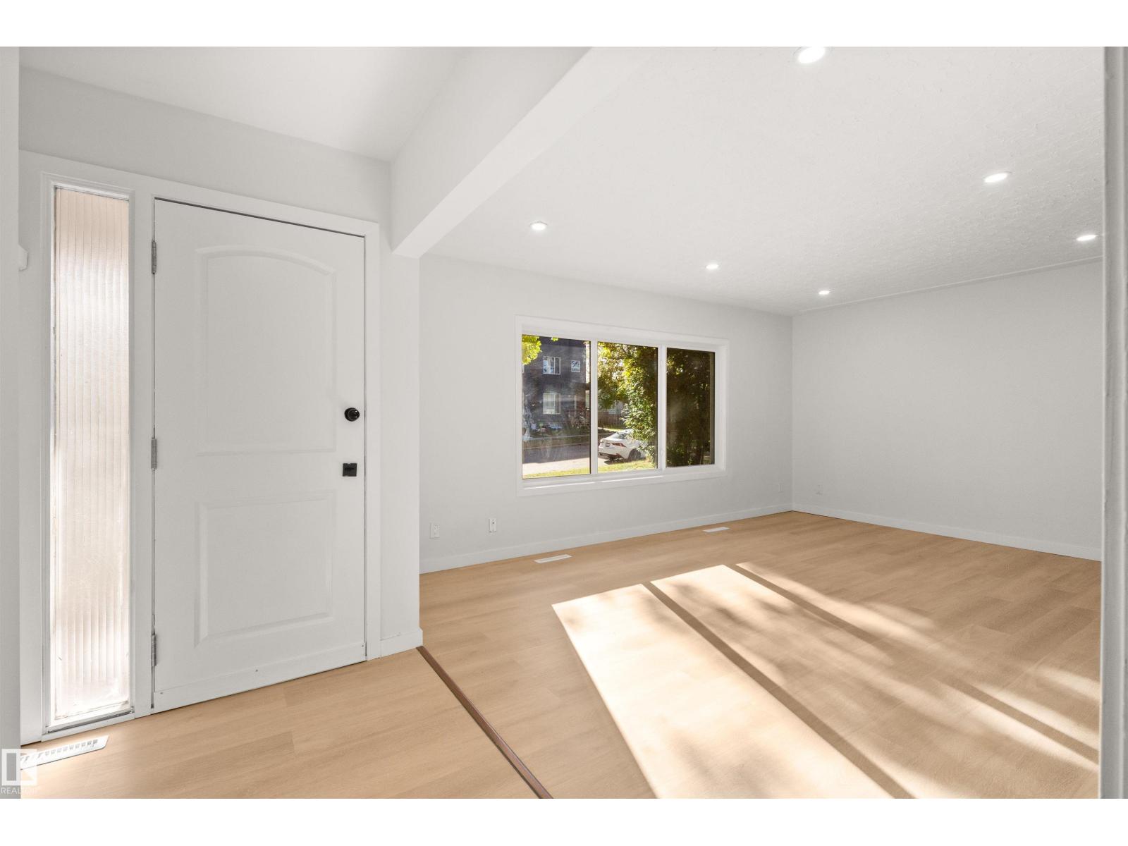 10428 64 Av Nw Nw Property Photo 2