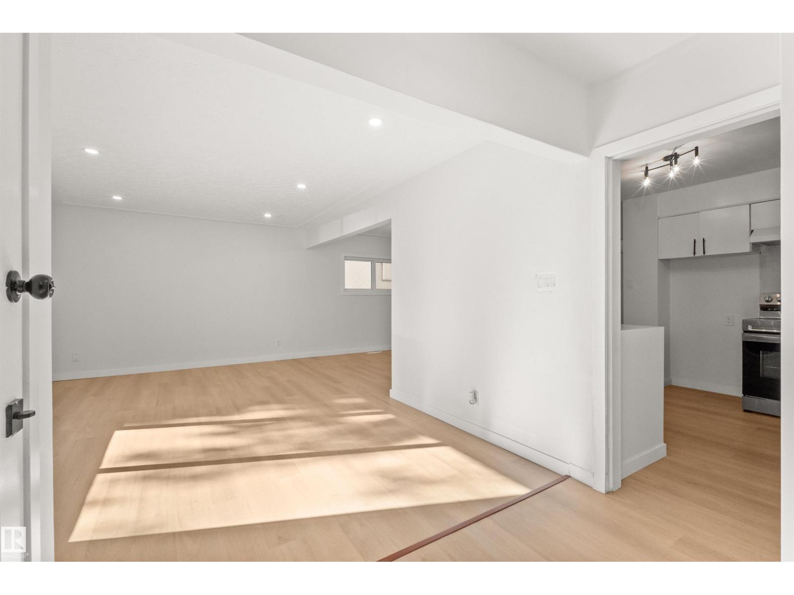 10428 64 Av Nw Nw Property Photo 3