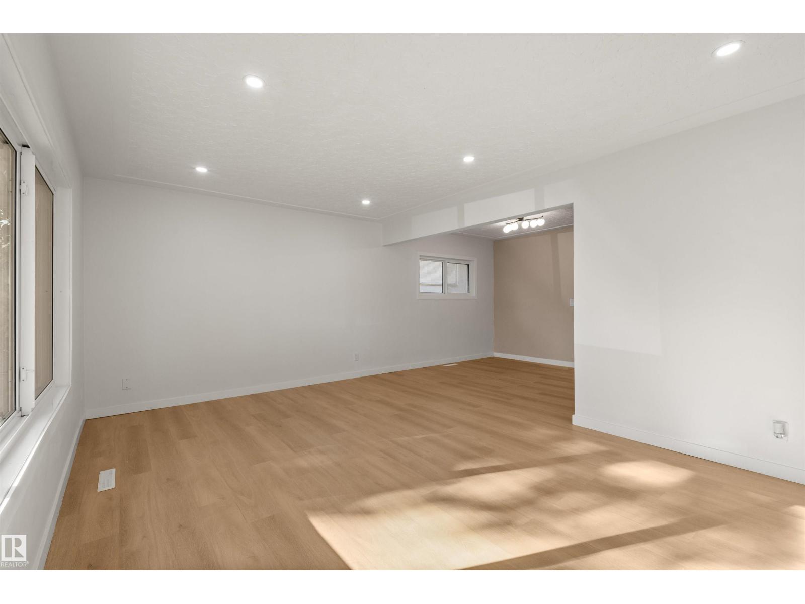 10428 64 Av Nw Nw Property Photo 6