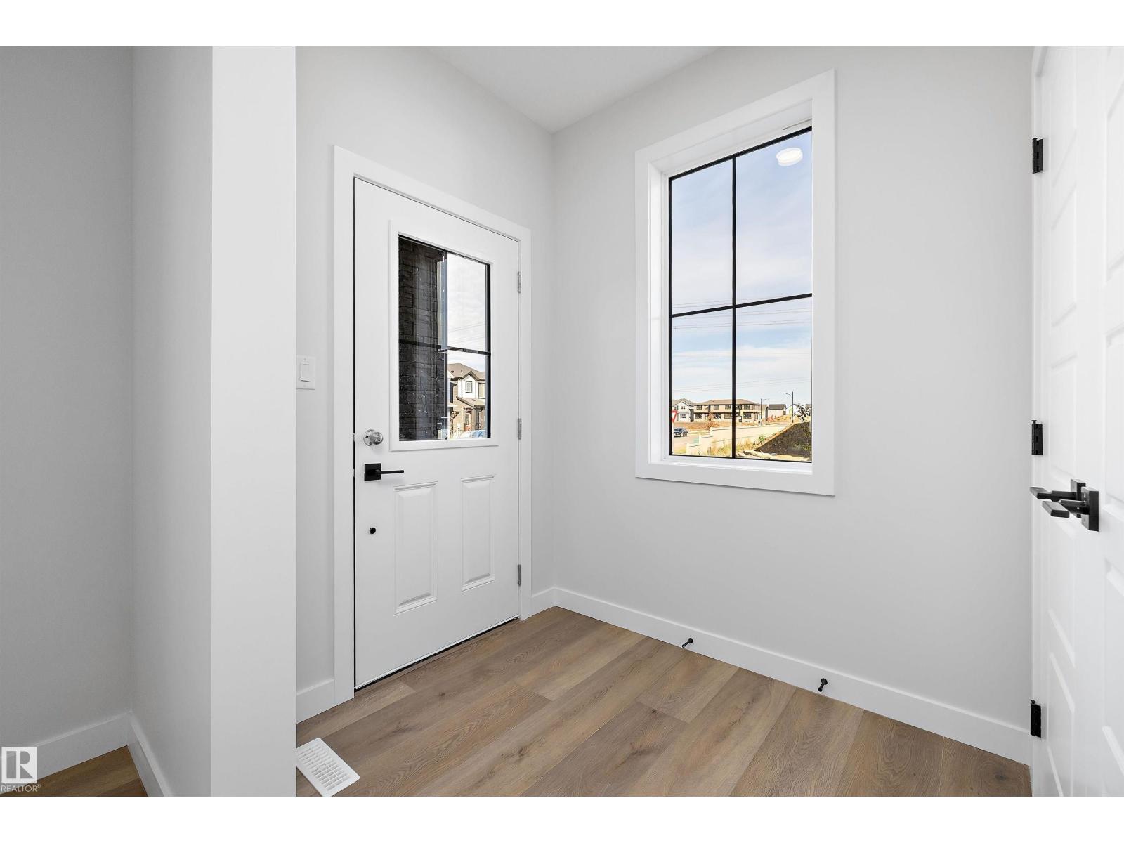 E4512953 Property Photo 2