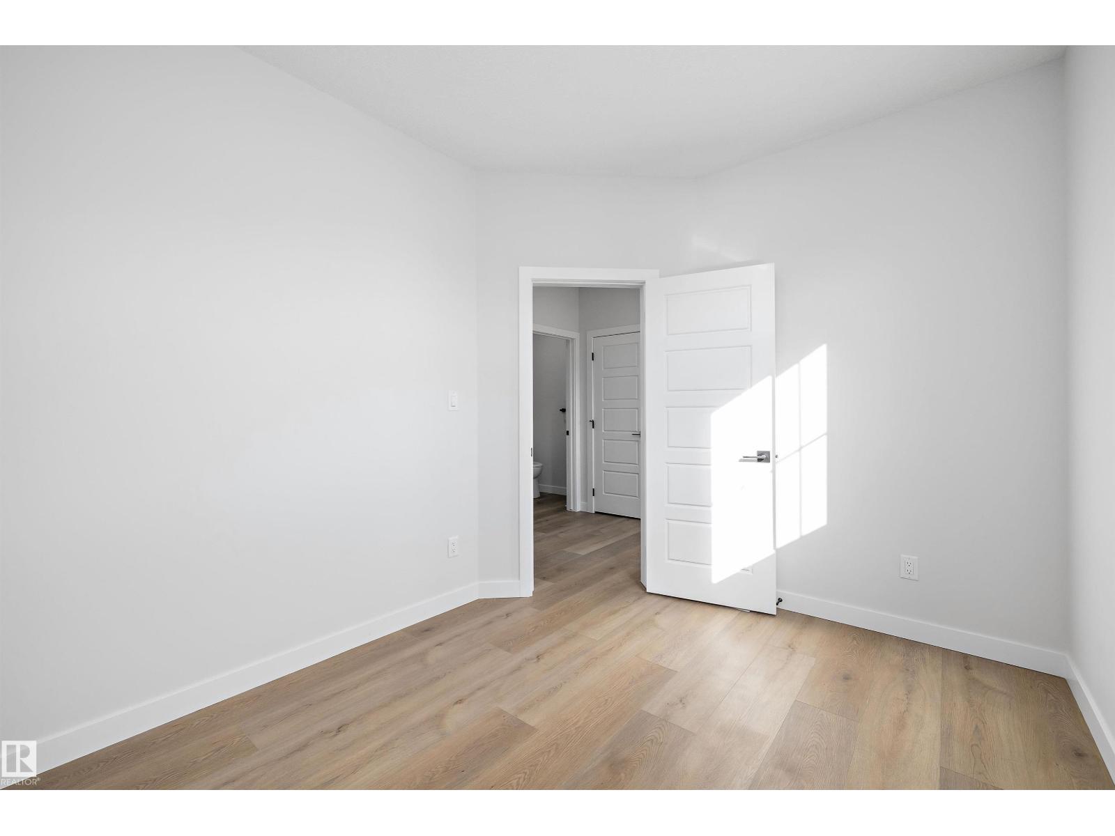 E4512953 Property Photo 18
