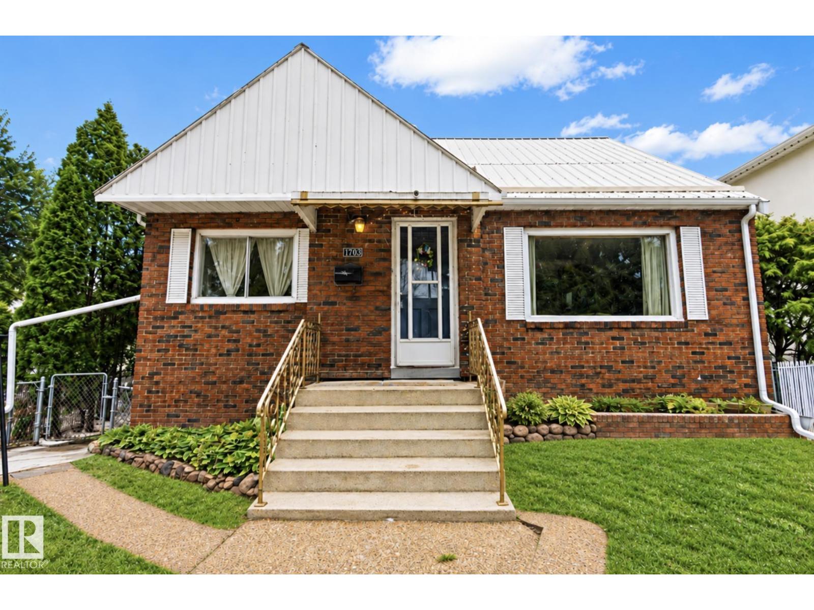 7703 77 Av Nw Property Photo 1