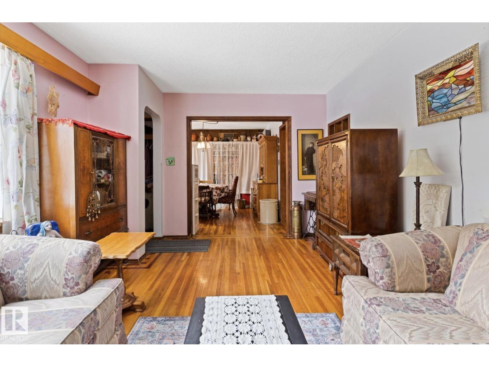 7703 77 Av Nw Property Photo 6