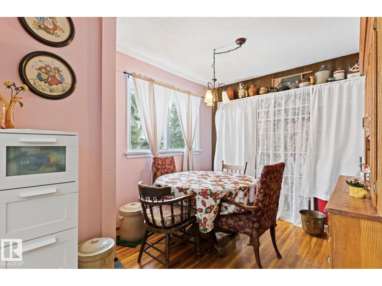 7703 77 Av Nw Property Photo 7