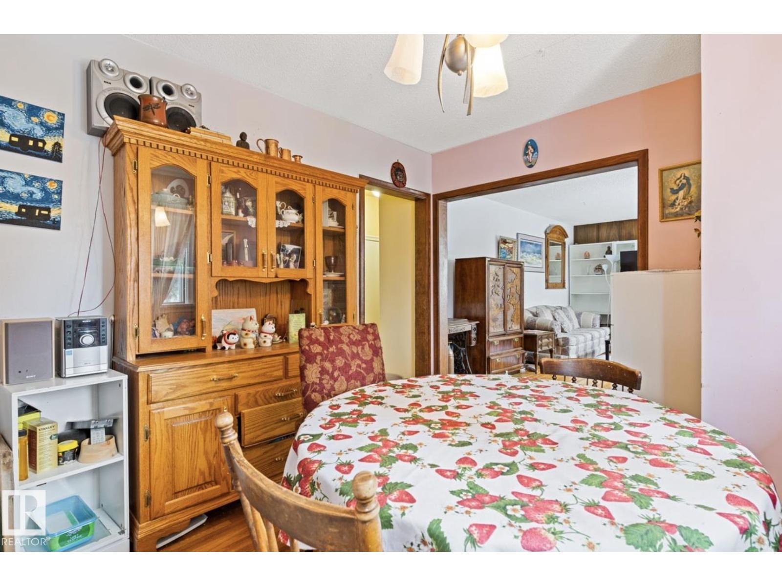 7703 77 Av Nw Property Photo 8
