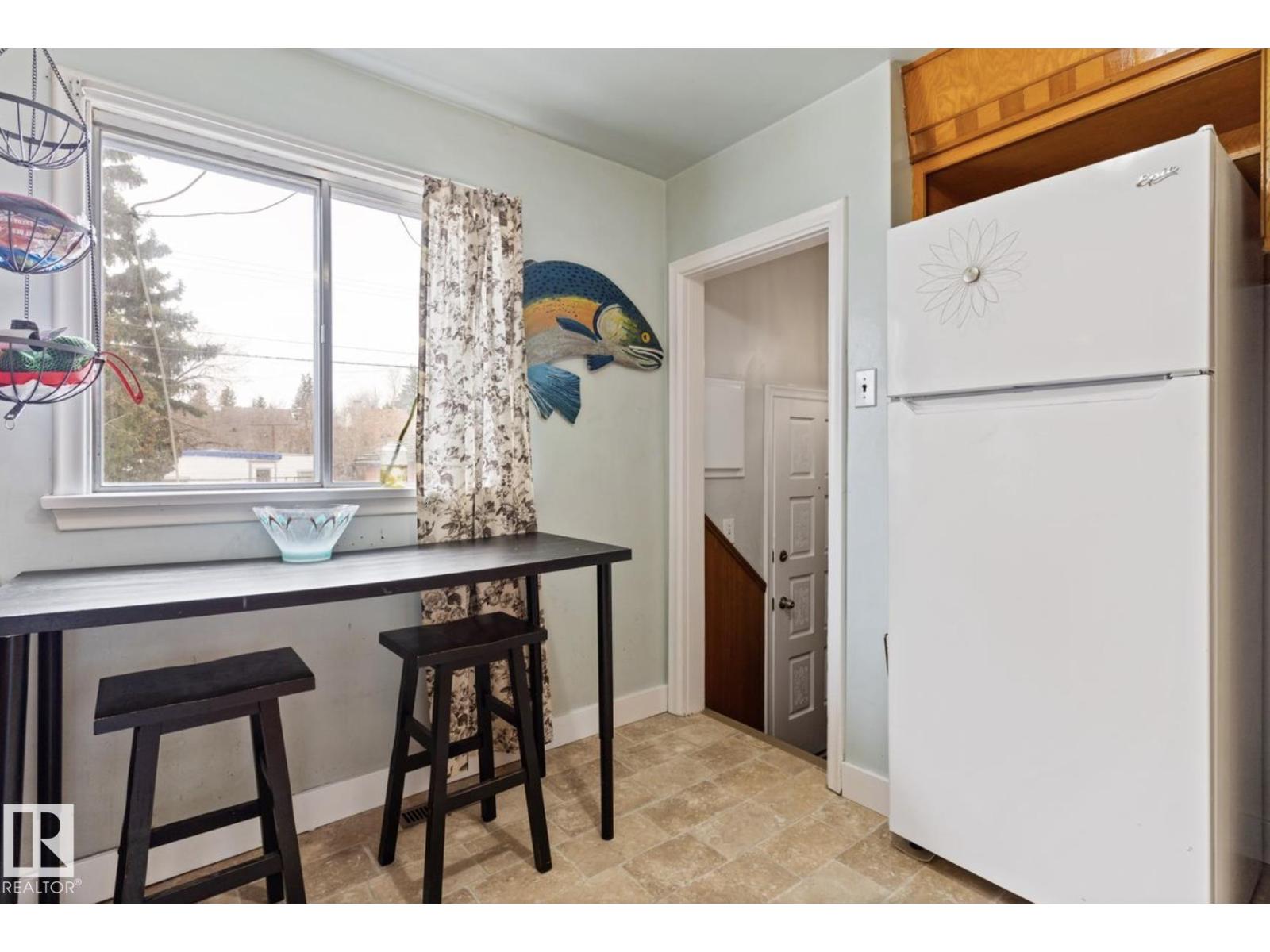 7703 77 Av Nw Property Photo 12