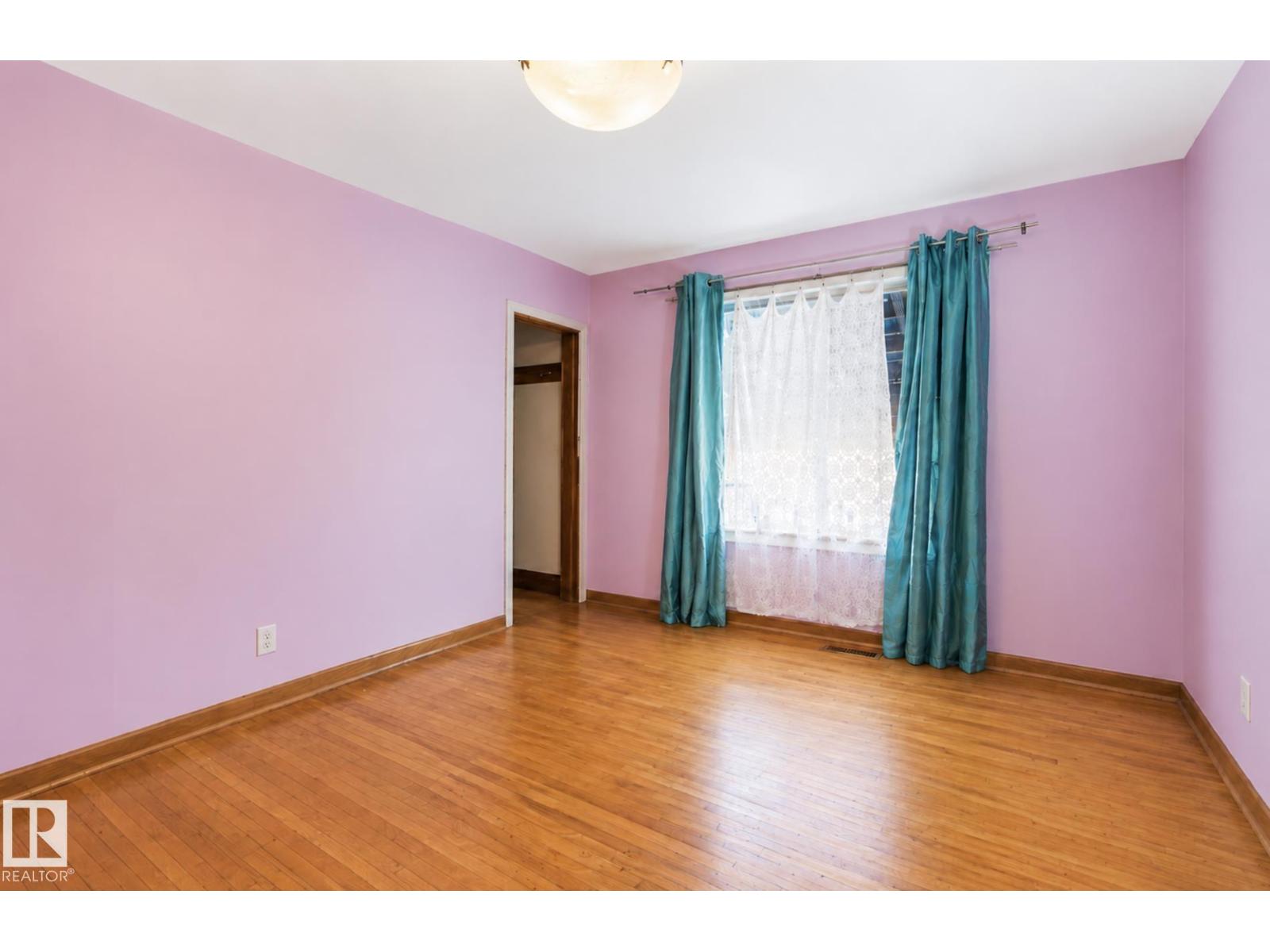 7703 77 Av Nw Property Photo 13
