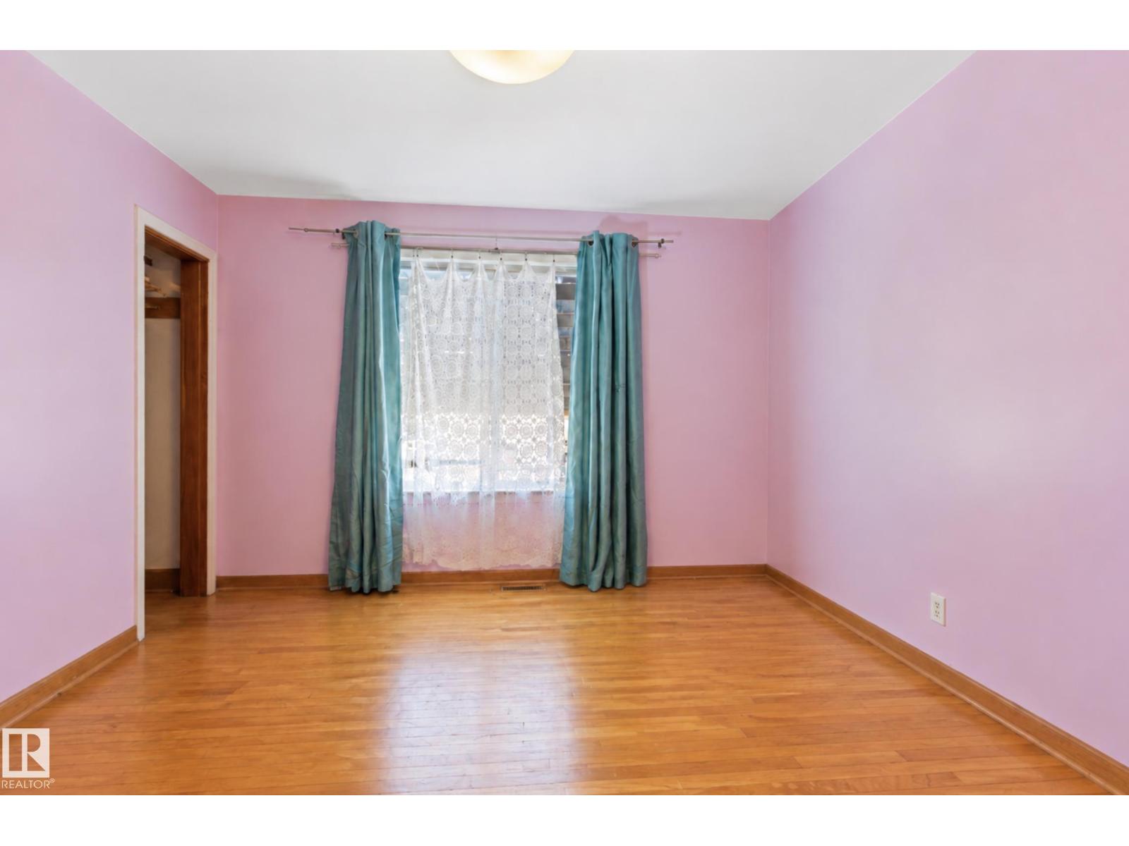 7703 77 Av Nw Property Photo 14