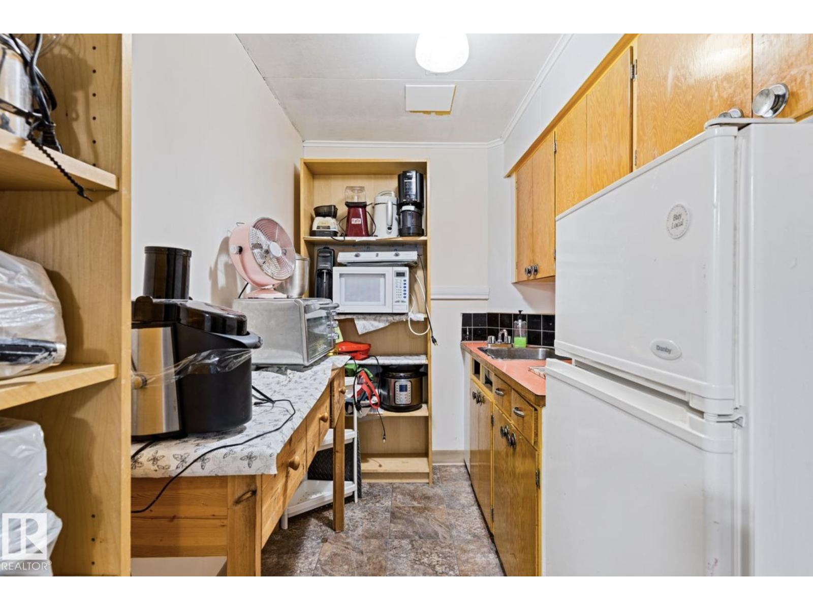 7703 77 Av Nw Property Photo 21