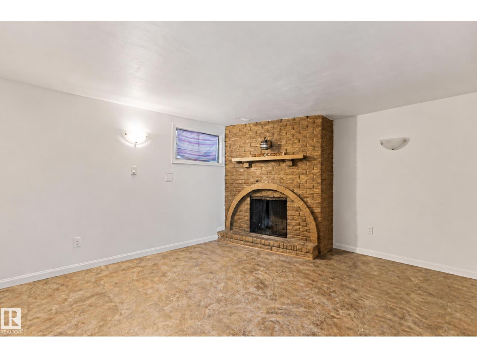 7703 77 Av Nw Property Photo 22