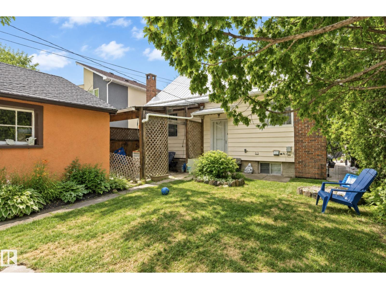 7703 77 Av Nw Property Photo 27