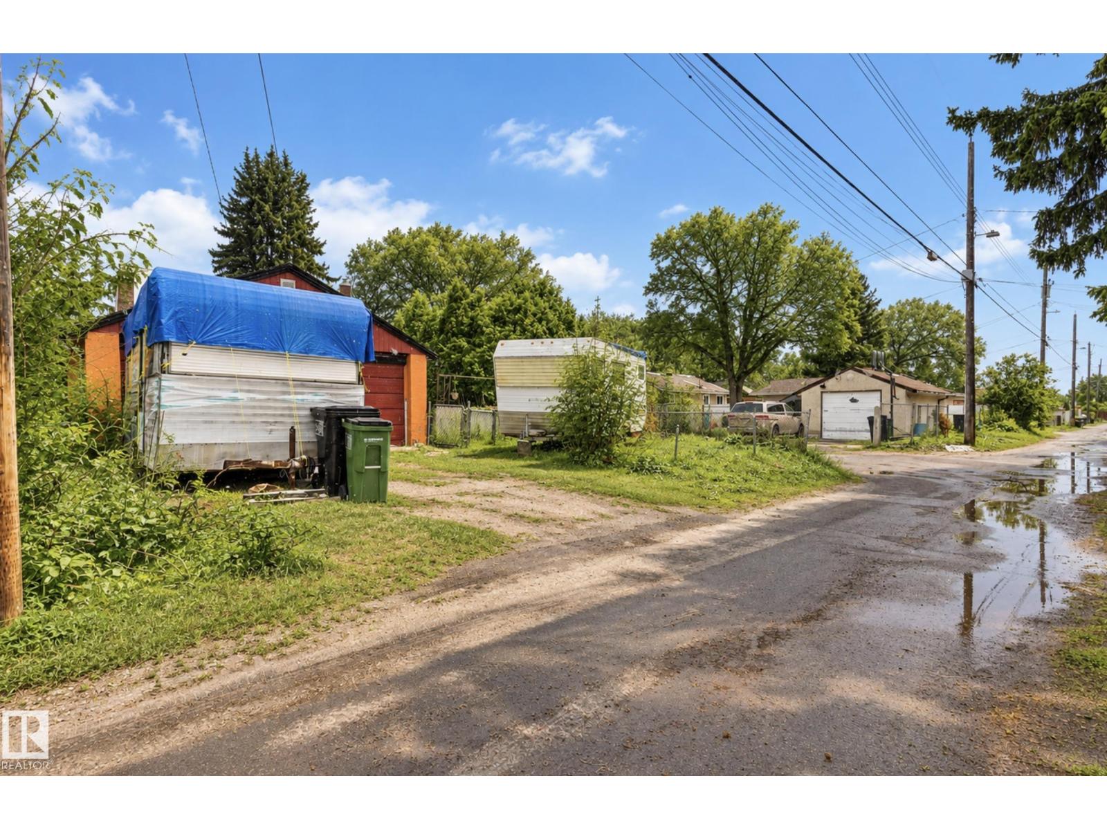 7703 77 Av Nw Property Photo 28