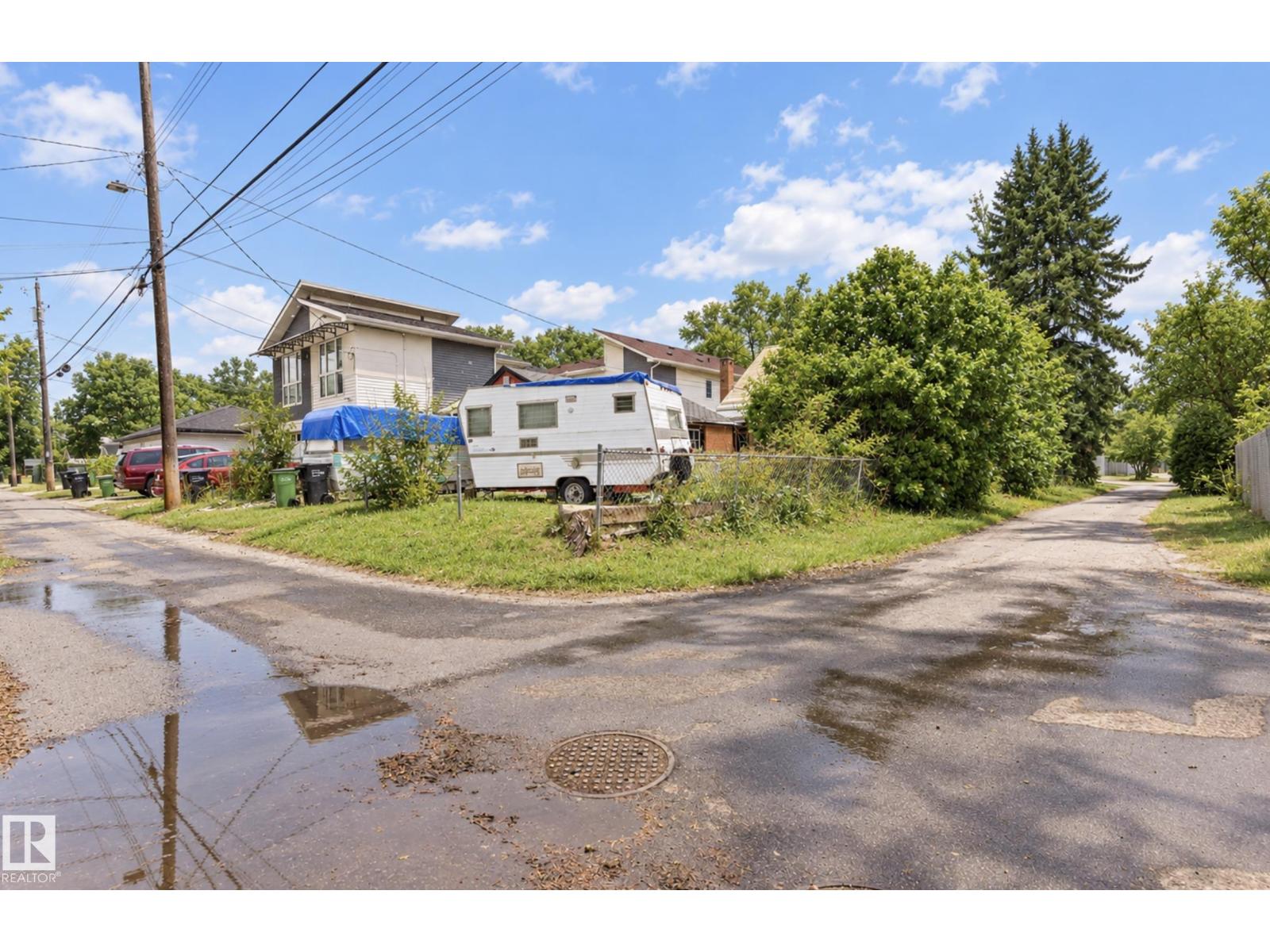 7703 77 Av Nw Property Photo 29