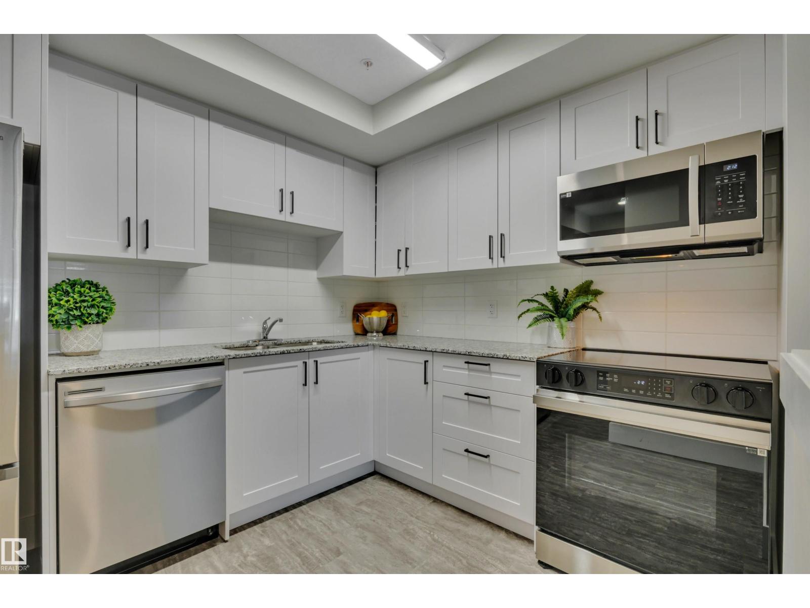 #310 9504 182 St Nw Property Photo 2