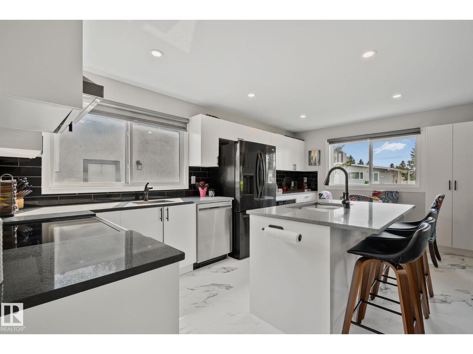 4723 105 ST NW Property Photo 1