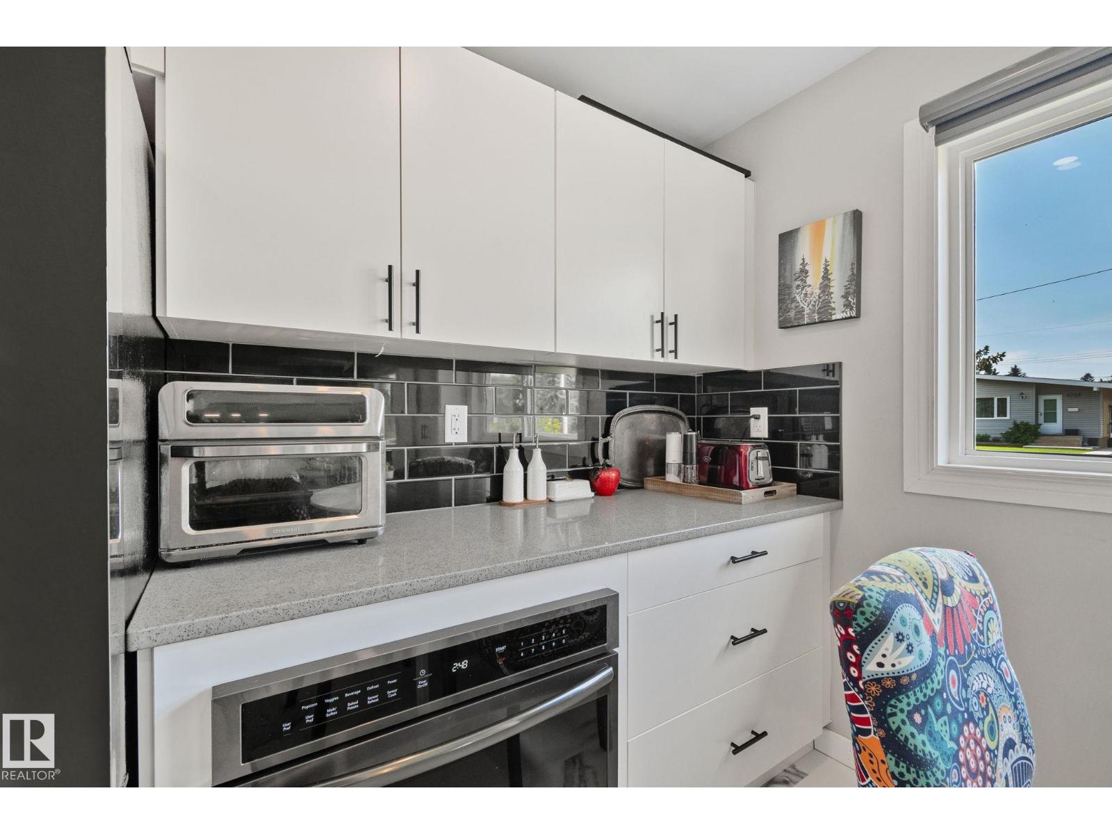 4723 105 St Nw Property Photo 4