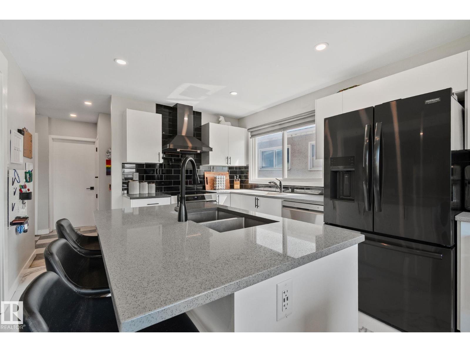 4723 105 St Nw Property Photo 6