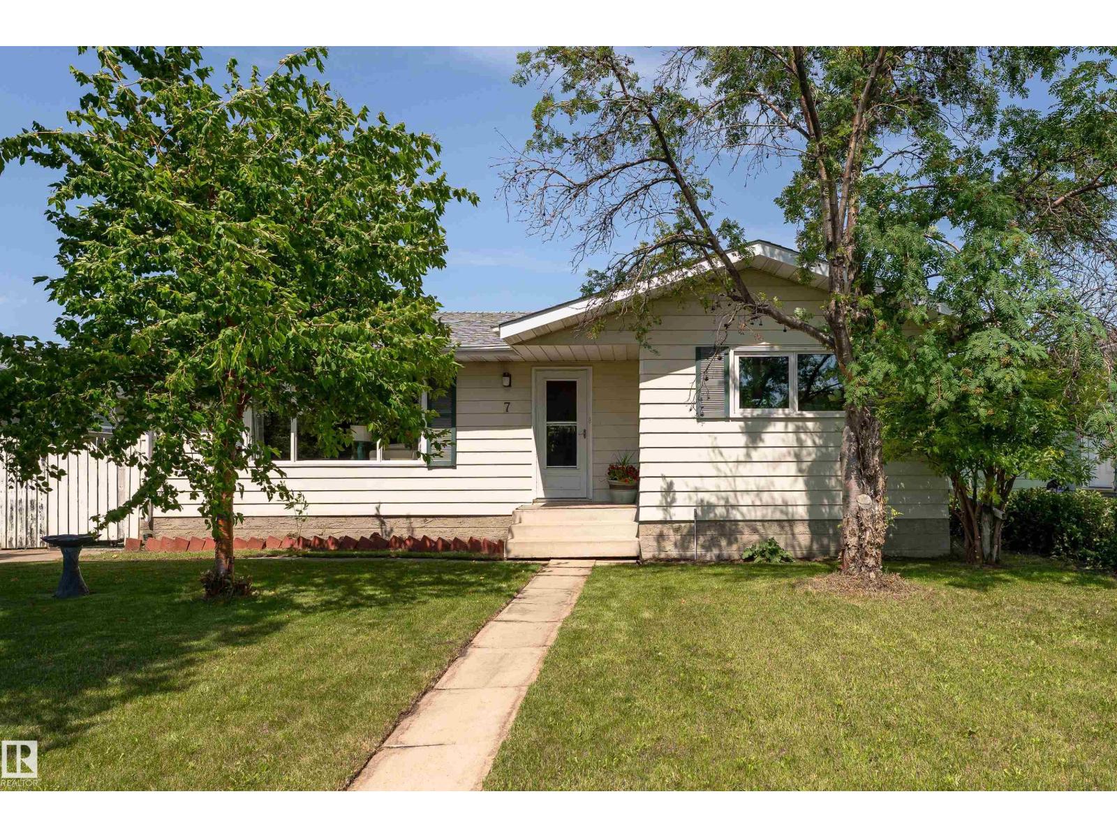 7 Camelot Cr Property Photo 1