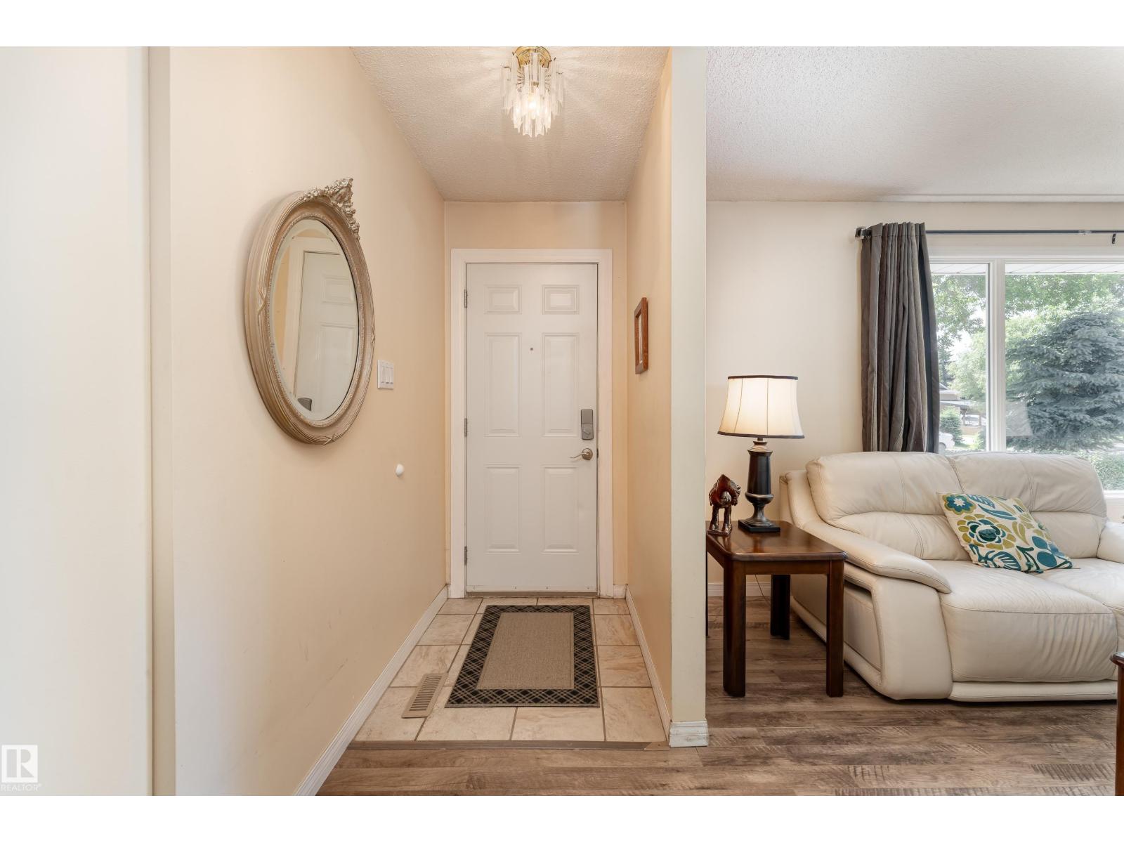 7 Camelot Cr Property Photo 2