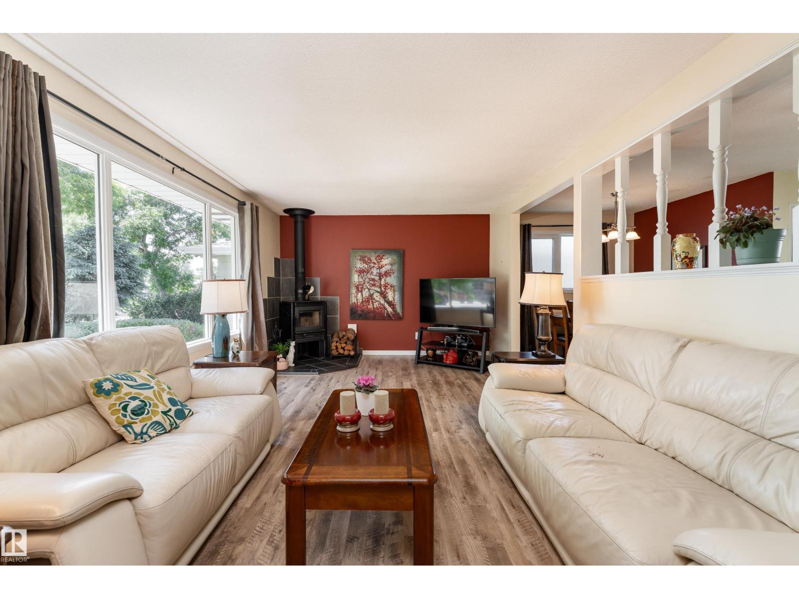 7 Camelot Cr Property Photo 3