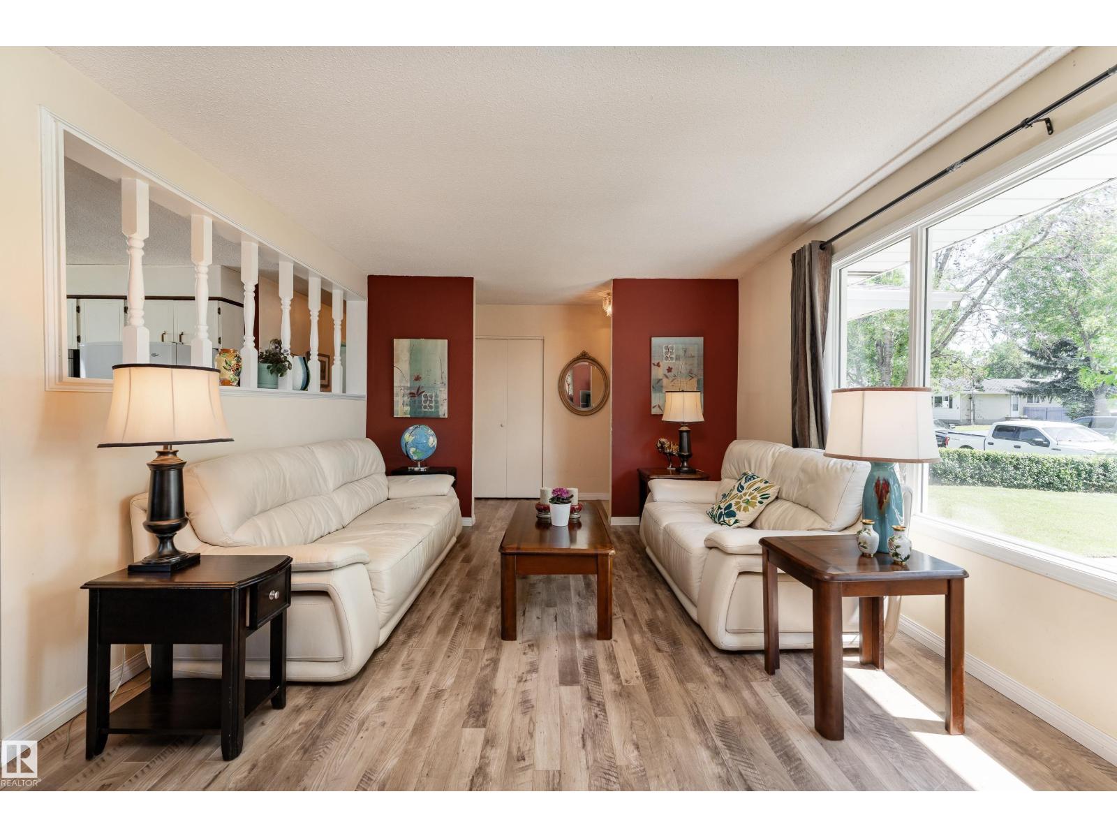 7 Camelot Cr Property Photo 4