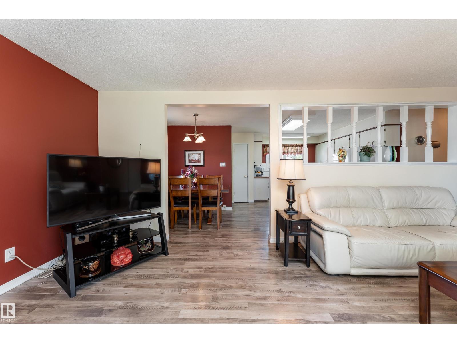 7 Camelot Cr Property Photo 5