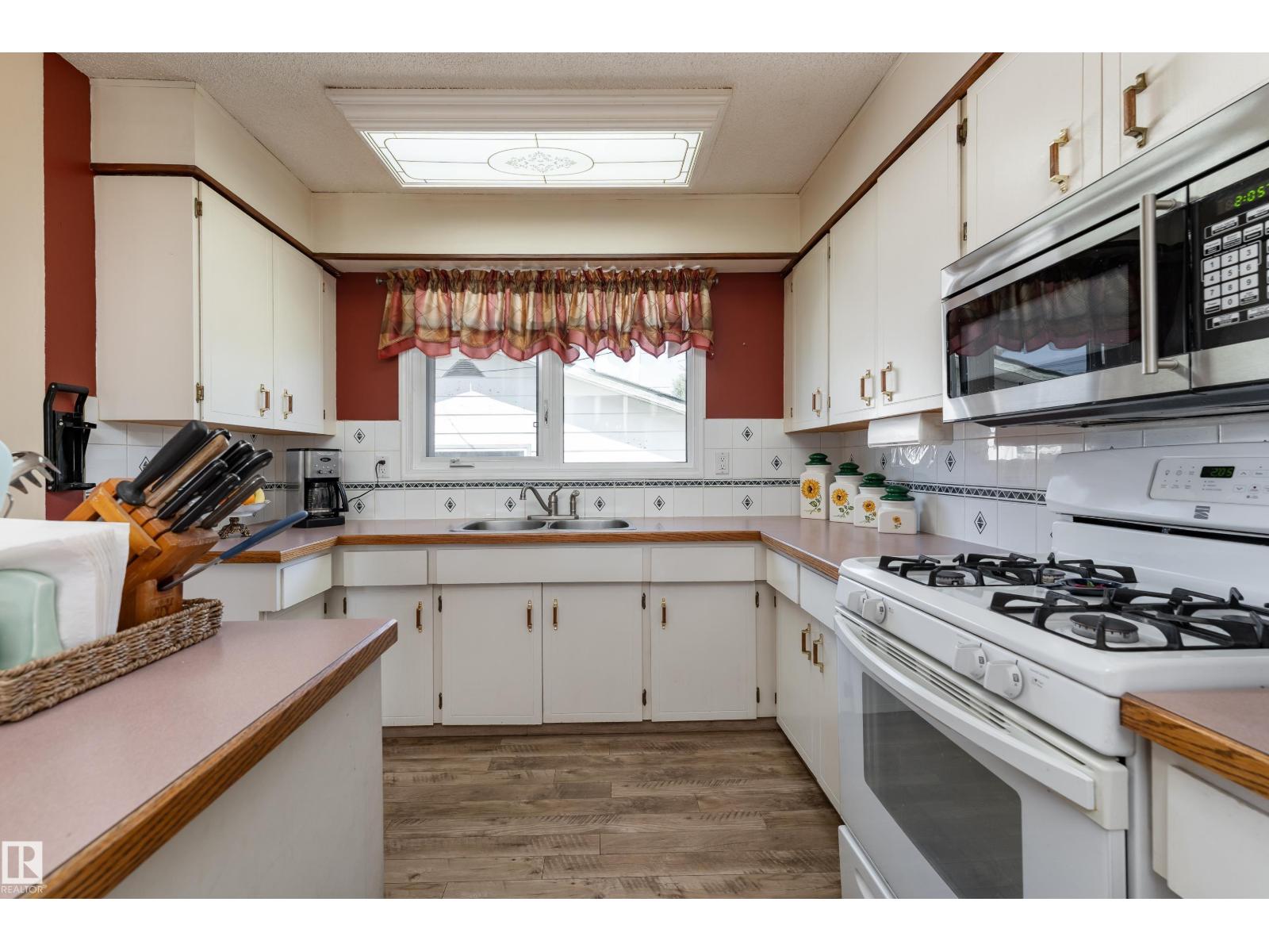 7 Camelot Cr Property Photo 10