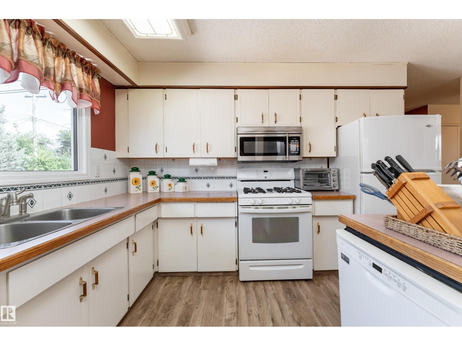 7 Camelot Cr Property Photo 11