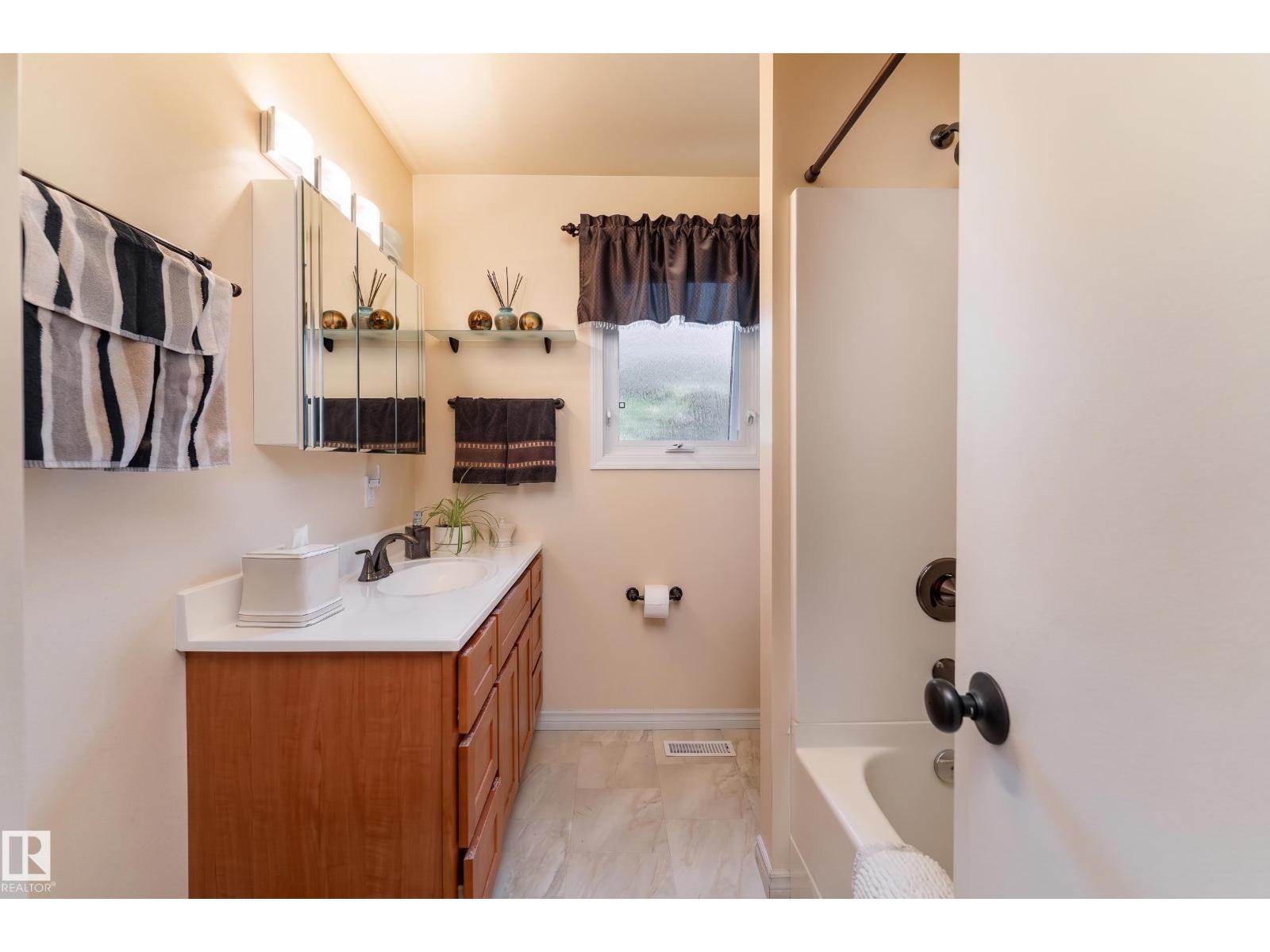7 Camelot Cr Property Photo 22