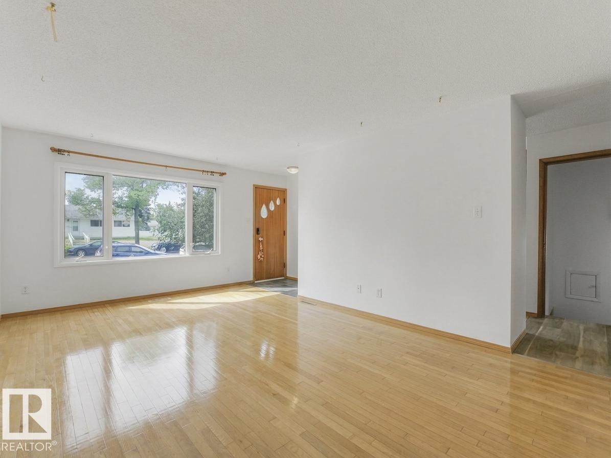 16428 88 Av Nw Property Photo 4