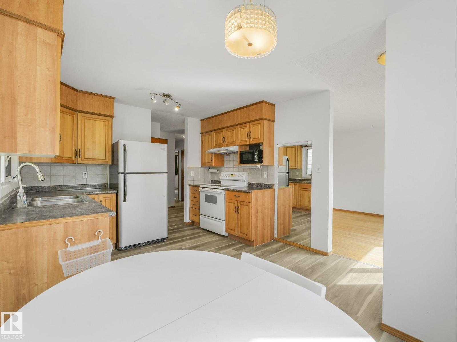16428 88 Av Nw Property Photo 8
