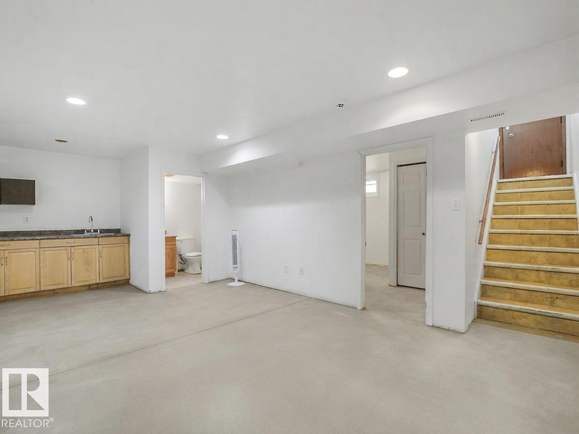 16428 88 Av Nw Property Photo 21