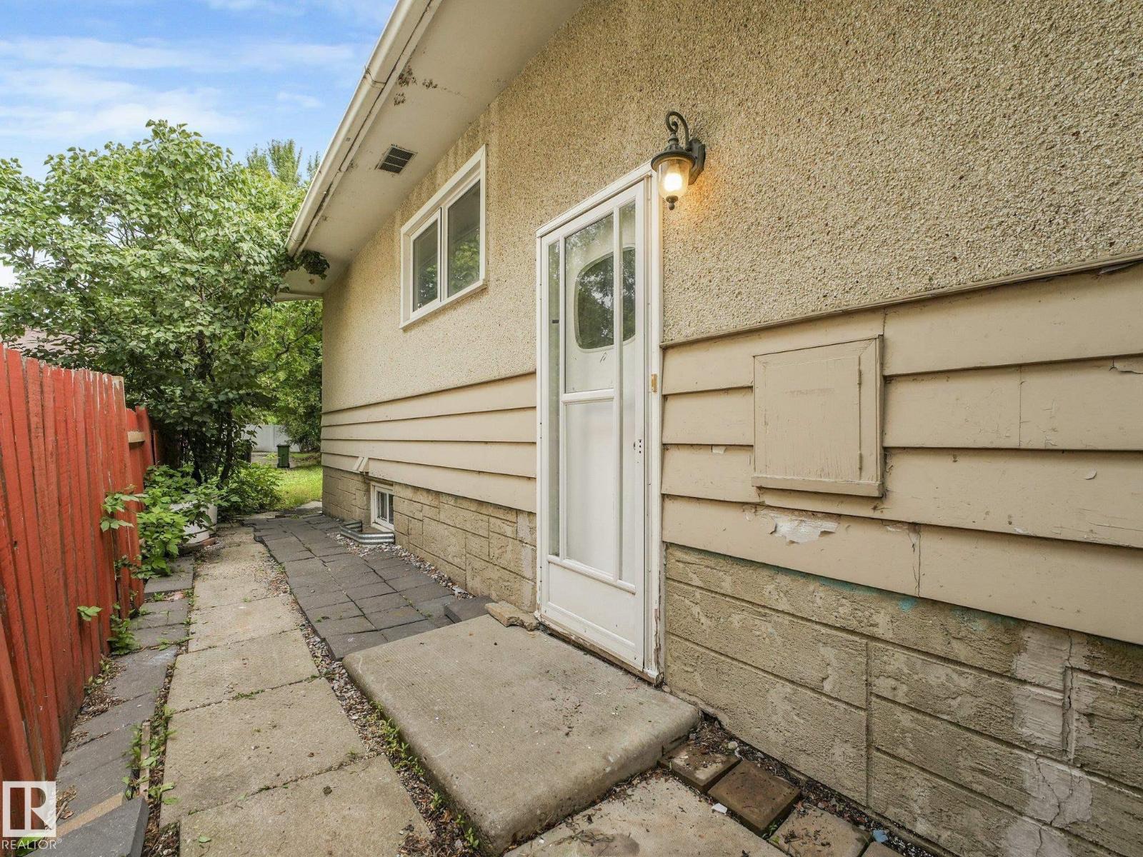 16428 88 Av Nw Property Photo 30