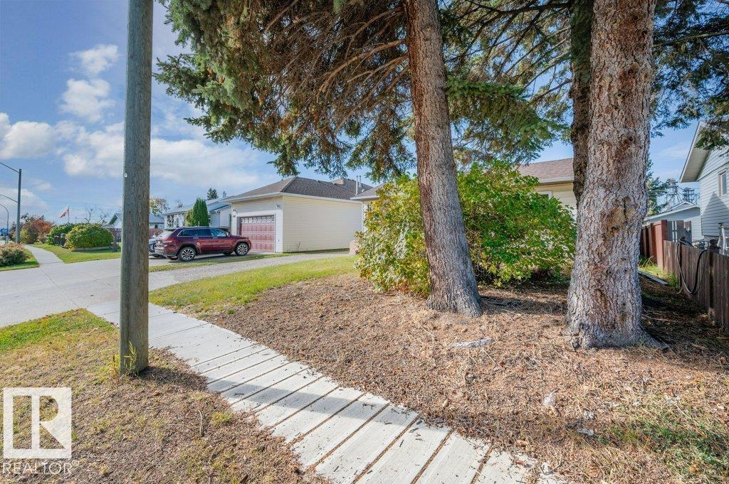 4820 49 St Property Photo 4