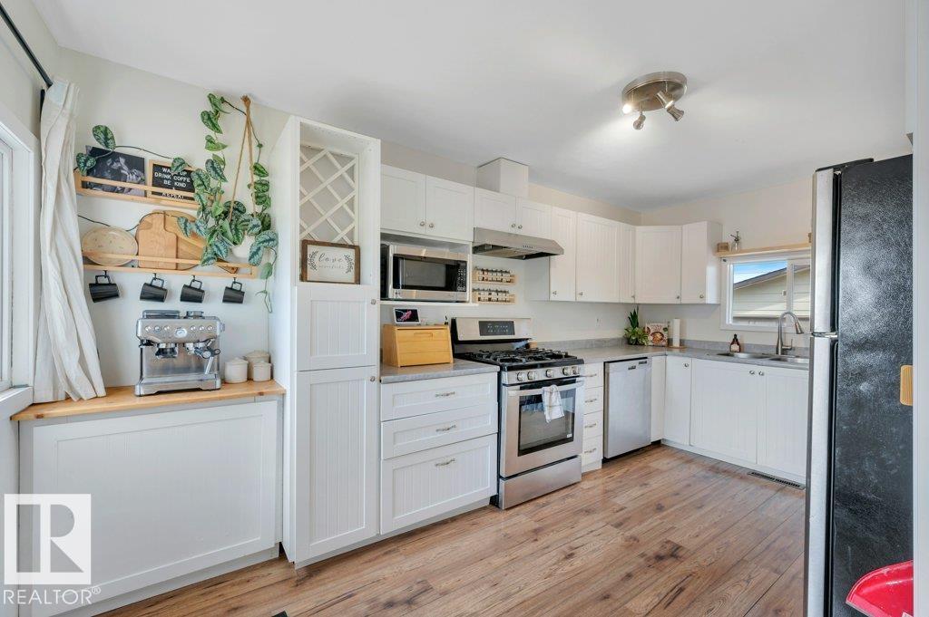 4820 49 St Property Photo 7