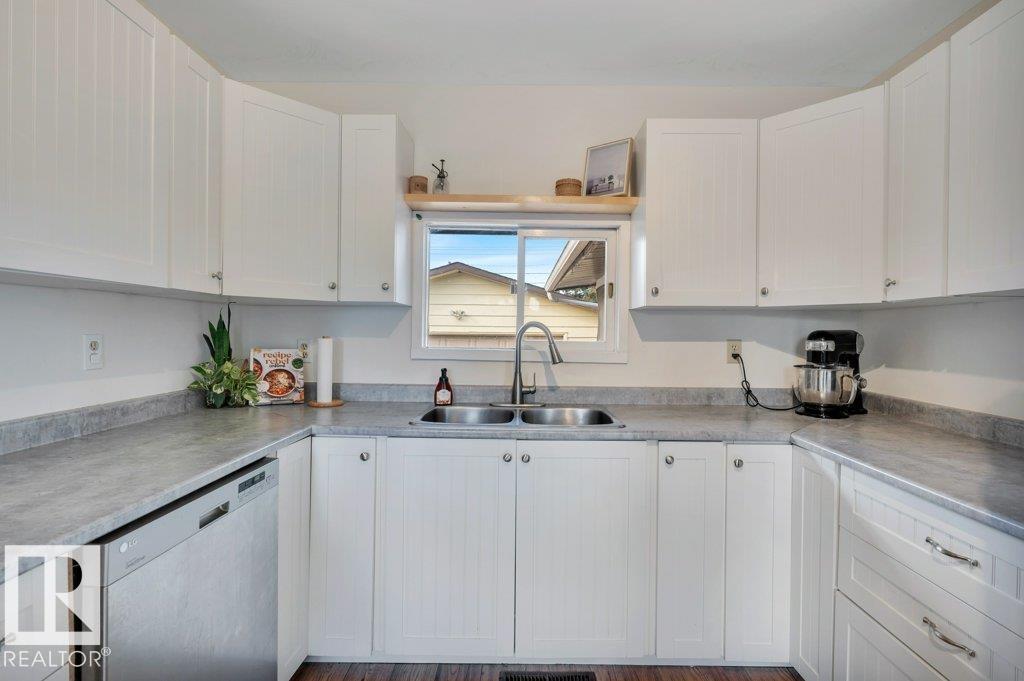 4820 49 St Property Photo 11
